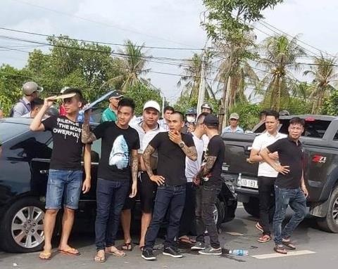 tam dinh chi 2 cong an bi giang 36 goi dan em bao vay chan xe o dong nai
