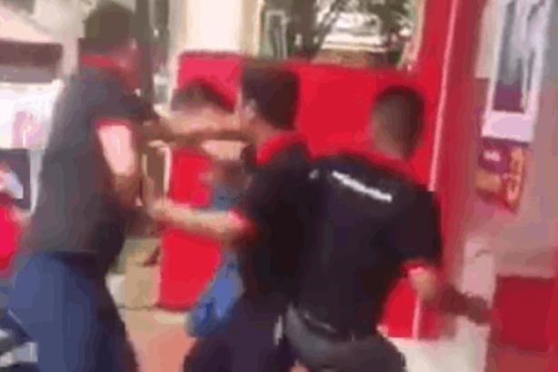 duoi viec nhan vien fpt shop danh khach hang