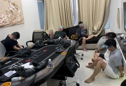triet pha song bac poker khung do nhom nguoi nuoc ngoai cam dau o tphcm