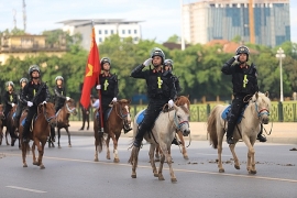 ha noi cong an qhoan kiem canh bao nghi van hanh vi xau voi hoc sinh