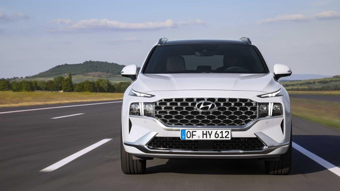 Cận cảnh Hyundai Santa Fe 2021, sắp cập bến Đà Nẵng can canh hyundai santa fe 2021 sap cap ben da nang