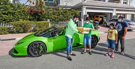 Shipper phóng siêu xe Lamborghini đi giao xoài gây sốc