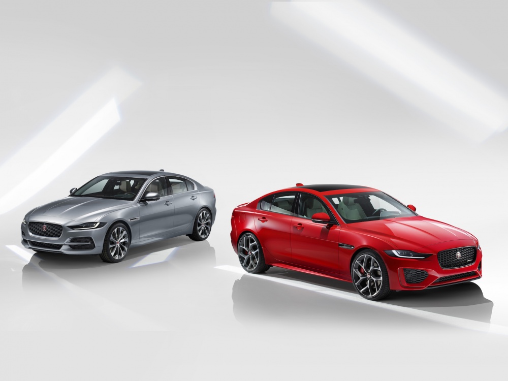 Video: Cận cảnh chiếc xe thể thao Jaguar XE vừa ra mắt tại Việt Nam