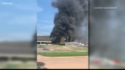 Video: Máy bay ở Mỹ lao vào nhà kho bốc cháy dữ dội khiến 10 người thiệt mạng