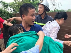 Đục thành bể bơi giải cứu bé gái 4 tuổi tại khu đô thị Ciputra