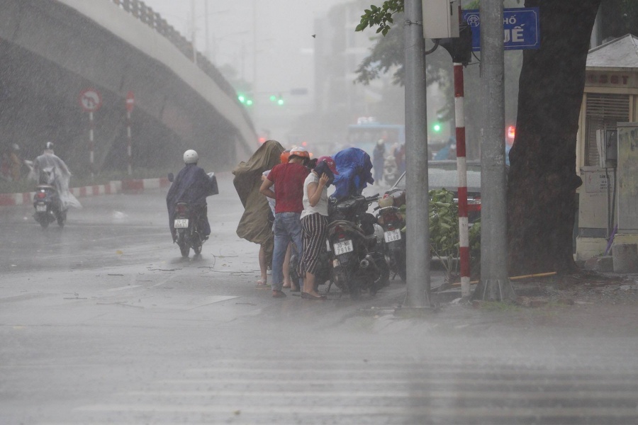 tin bao so 2 moi nhat nghe an ha tinh mua rat to ha noi cay do de trung nguoi