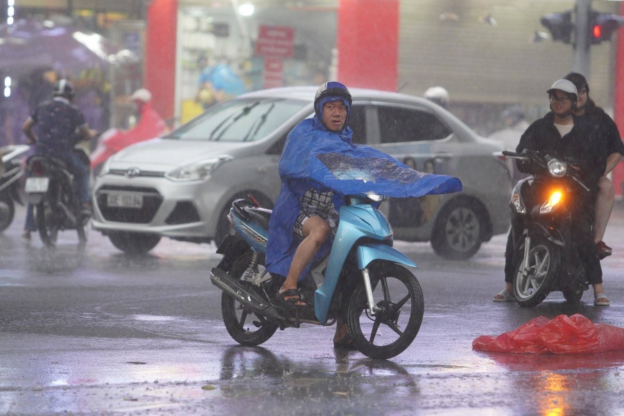 tin bao so 2 moi nhat nghe an ha tinh mua rat to ha noi cay do de trung nguoi