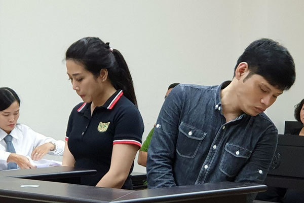 tu hinh long ma ke chia sung vao cong an va dung ak ban chet nguoi