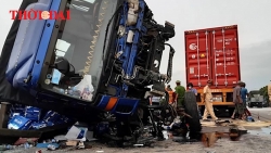 video toan canh chi tiet vu xe tai lat de 5 nguoi chet o hai duong