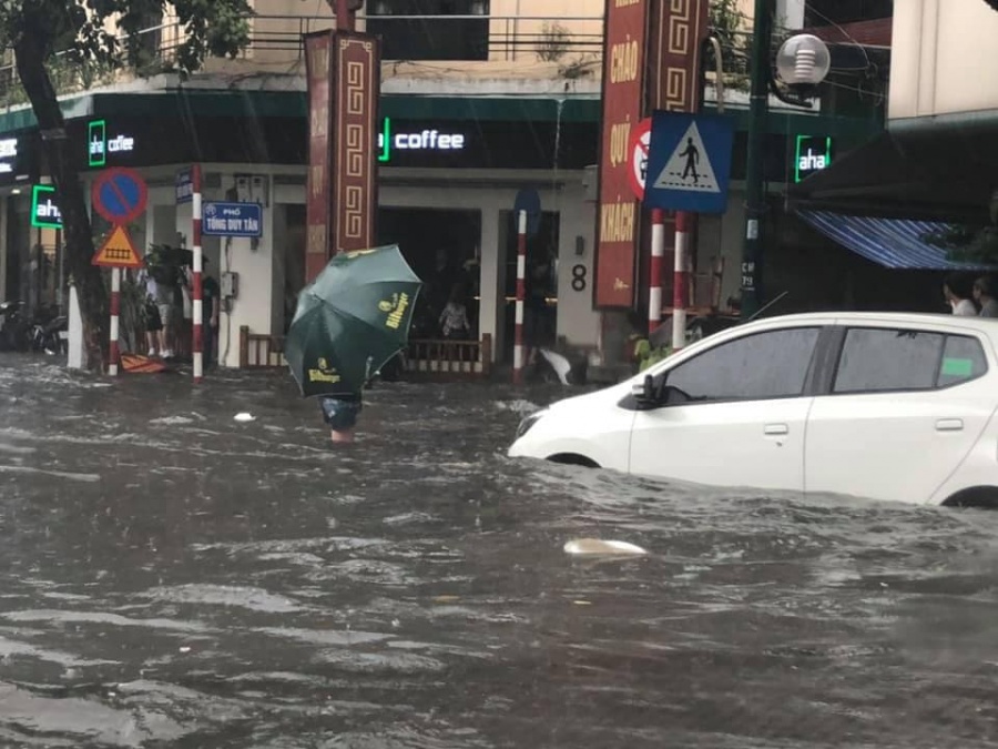 chum anh ha noi mua nhu trut o to xe may ngoac ngoai trong bien nuoc