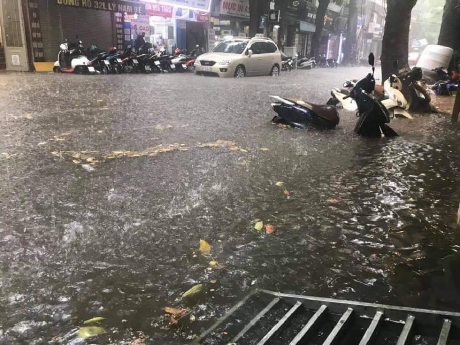 chum anh ha noi mua nhu trut o to xe may ngoac ngoai trong bien nuoc
