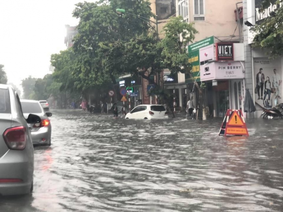 chum anh ha noi mua nhu trut o to xe may ngoac ngoai trong bien nuoc