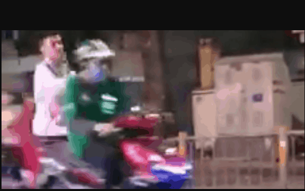 clip phan no nam thanh nien vo co thuc cui cho vao mat nhieu nguoi di duong giua pho sai gon