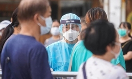 Đặc khu trưởng Hồng Kông: "Dịch COVID-19 đang mất kiểm soát tại đây"