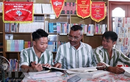 Video: Người nước ngoài lầm lỡ tại 