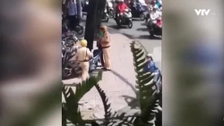 Video: Hai thanh niên vi phạm, kẻ rồ ga bỏ chạy, người còn lại cứu CSGT