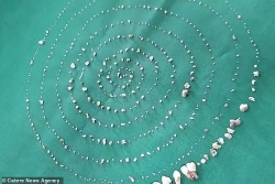 video cau be khai can day 63 so trong 11 giay khien ca truong quay ha hoc mom