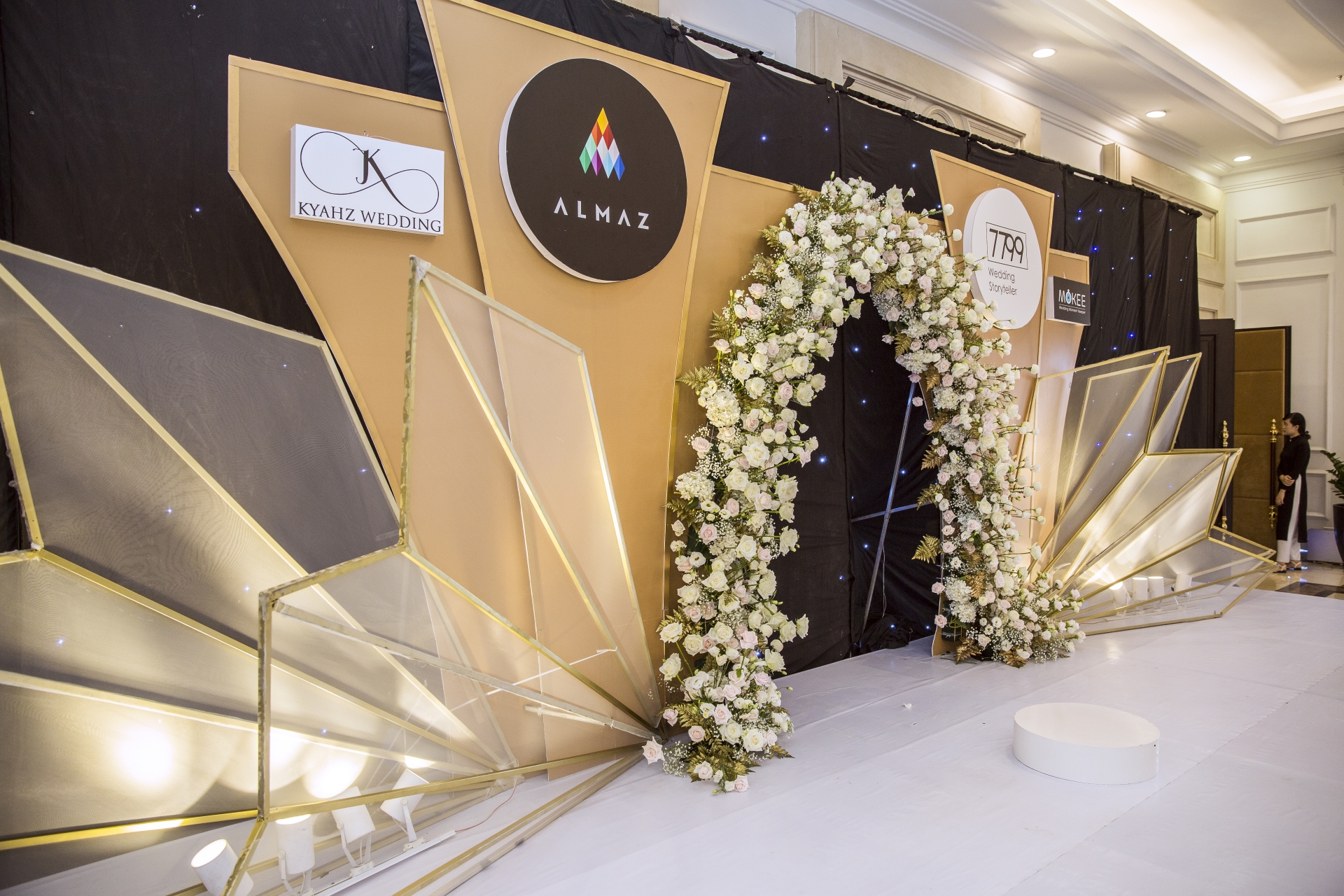 Triển lãm cưới Almaz Mini Wedding Fair - Rực rỡ màu sắc cá nhân trong ngày trọng đại trien lam cuoi almaz mini wedding fair ruc ro mau sac ca nhan trong ngay trong dai