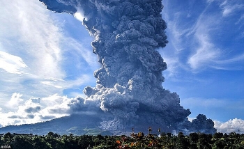 clip hai hung nui lua sinabung phun trao o indonesia cot khoi cao 5000 m