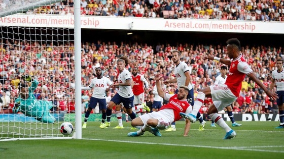 quyet ha guc tottenham de gianh top 4 arsenal danh ngam ngui chia diem