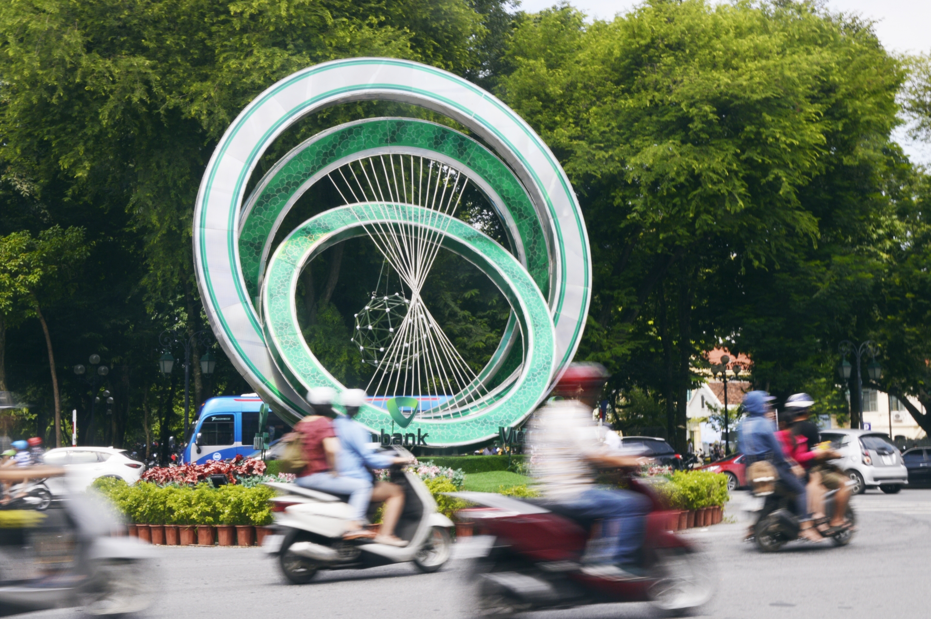 Hà Nội bừng nắng đẹp rạng rỡ trong ngày Quốc khánh chum anh ha noi dep ky la trong ngay quoc khanh