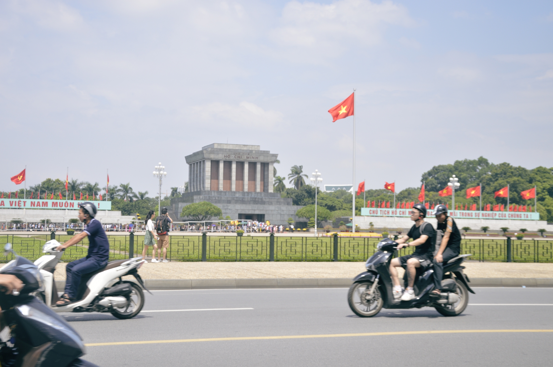 Hà Nội bừng nắng đẹp rạng rỡ trong ngày Quốc khánh chum anh ha noi dep ky la trong ngay quoc khanh