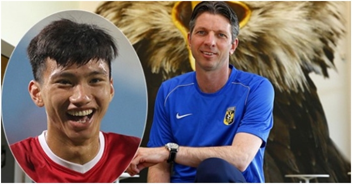 dai dien clb heerenveen gianh hang loat loi co canh gianh cho van hau