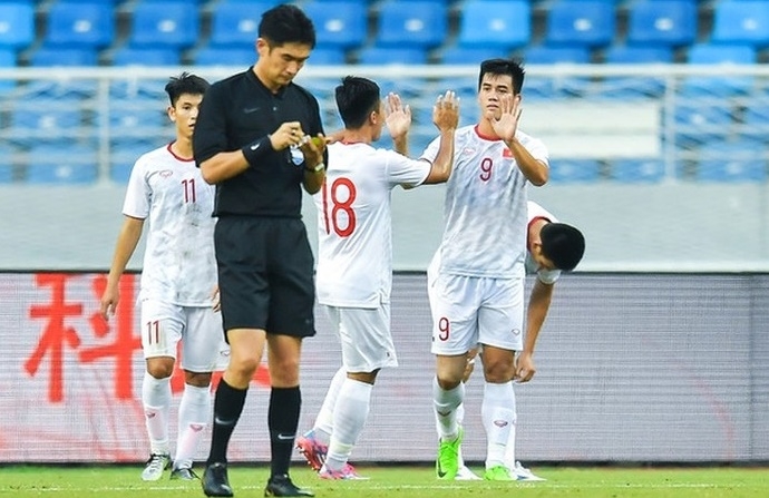 tien linh lap cu dup cho u22 viet nam thang u22 trung quoc khien bao chau a phai ngoi khen