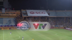 Video: Khoảnh khắc quả pháo sáng phóng như tên lửa, bắn thẳng vào khán đài