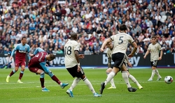 MU thua thảm West Ham, CĐV đòi "tiễn" HLV Ole về nước