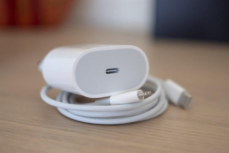 Bộ 3 iPhone 11 được trang bị củ sạc 18 W, rút ngắn nửa thời gian sạc bo 3 iphone 11 duoc trang bi cu sac 18 w pin day nhanh hon 2 lan the he cu