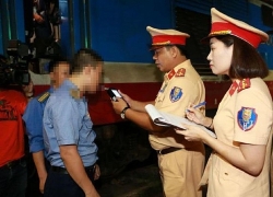 Dùng rượu bia trong giờ làm việc, 7 nhân viên đường sắt bị xử lý