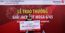 nguoi phu nu may man trung vietlott 49 ty dong