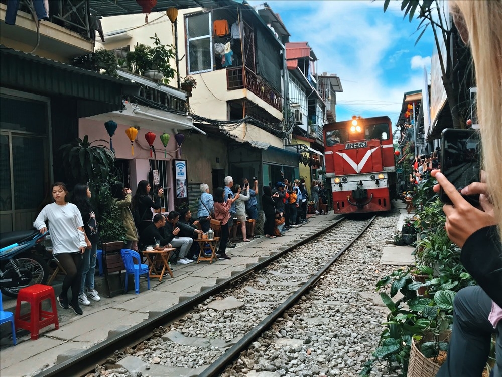 vi sao bo gtvt de nghi tp ha noi kien quyet tram ca phe duong tau