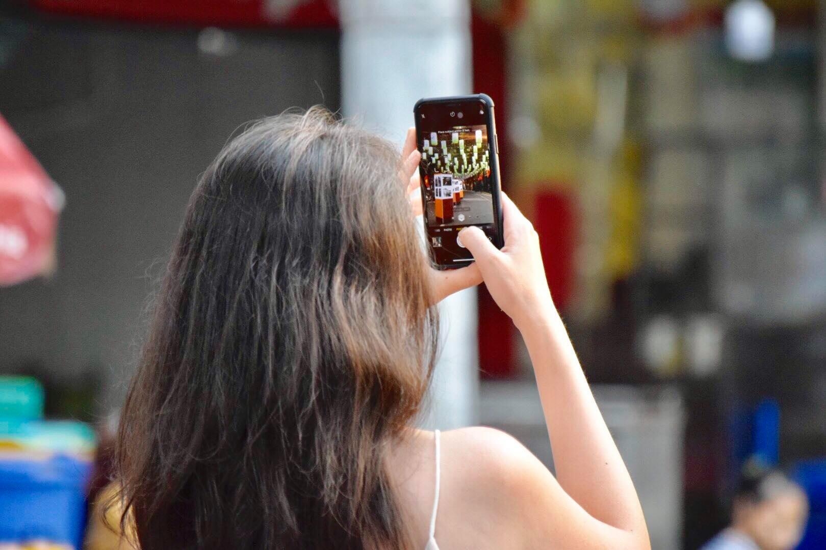 khoanh khac lich su giai phong thu do cach day 65 nam tren pho bich hoa phung hung