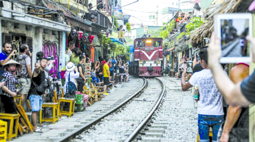 ha noi tung chieu dep sach ca phe duong tau truoc ngay 1210