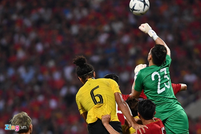 ket qua tran viet nam vs malaysia 1 0 khi nguoi ma lai guc nga