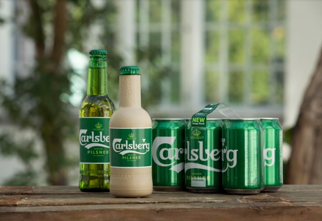 carlsberg tien gan hon toi viec hien thuc hoa chai bia giay dau tien tren the gioi
