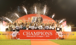 Hà Nội FC thua thảm Than Quảng Ninh trong ngày nâng cúp vô địch sau vòng đấu cuối cùng V-League 2019