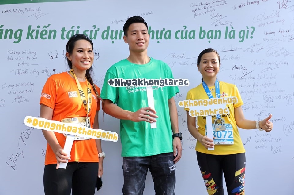 nu tuong tan hiep phat chia se y tuong tai che nhua tren duong dua long bien marathon tai ha noi