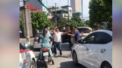 video hai tai xe o to choang nhau giua pho ha noi nhu phim