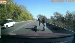 video benh nhan roi khoi xe cuu thuong cac bac si khong he hay biet