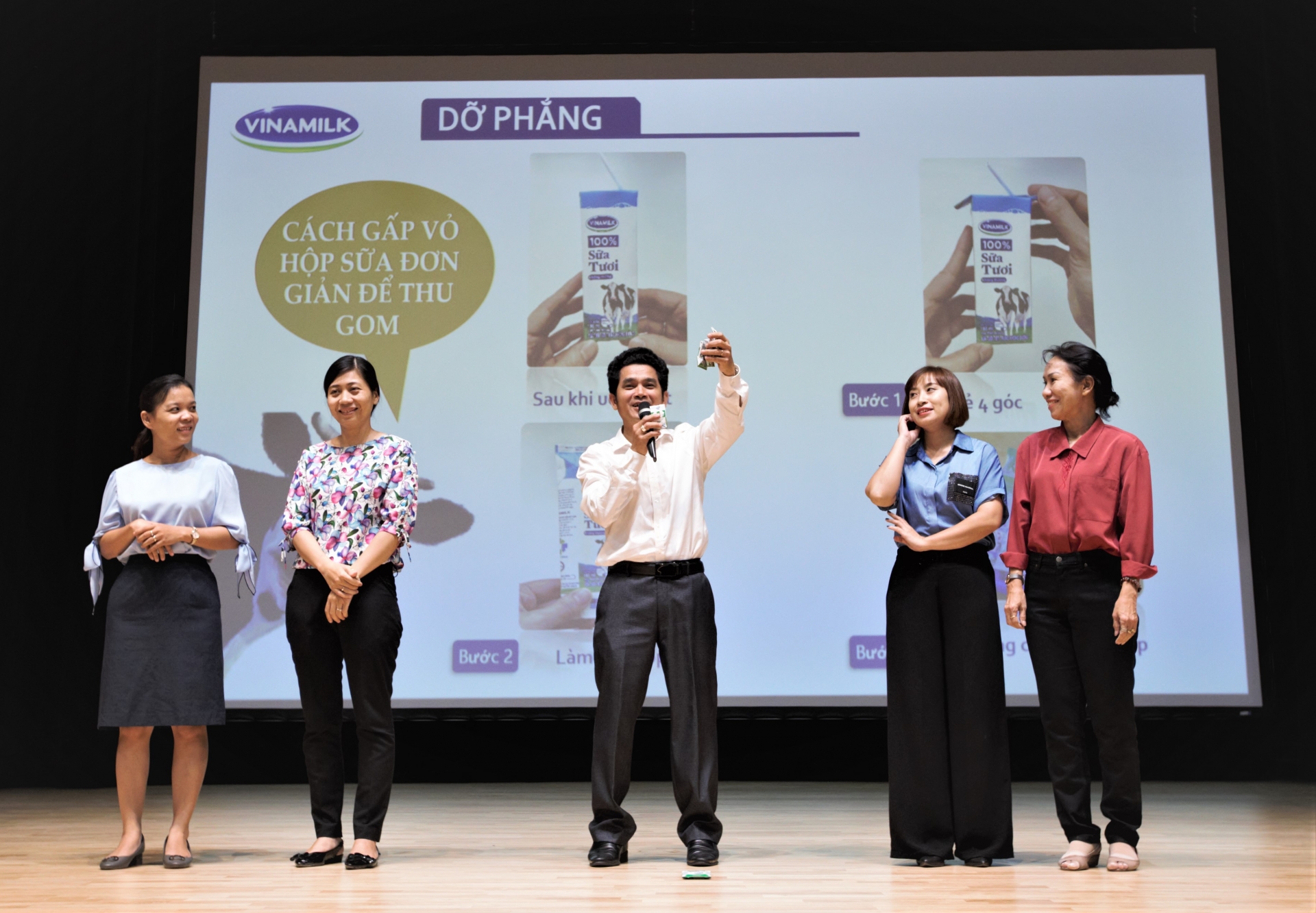 tam su thay co de cac con duoc uong sua tai truong vat va hon nhung rat vui