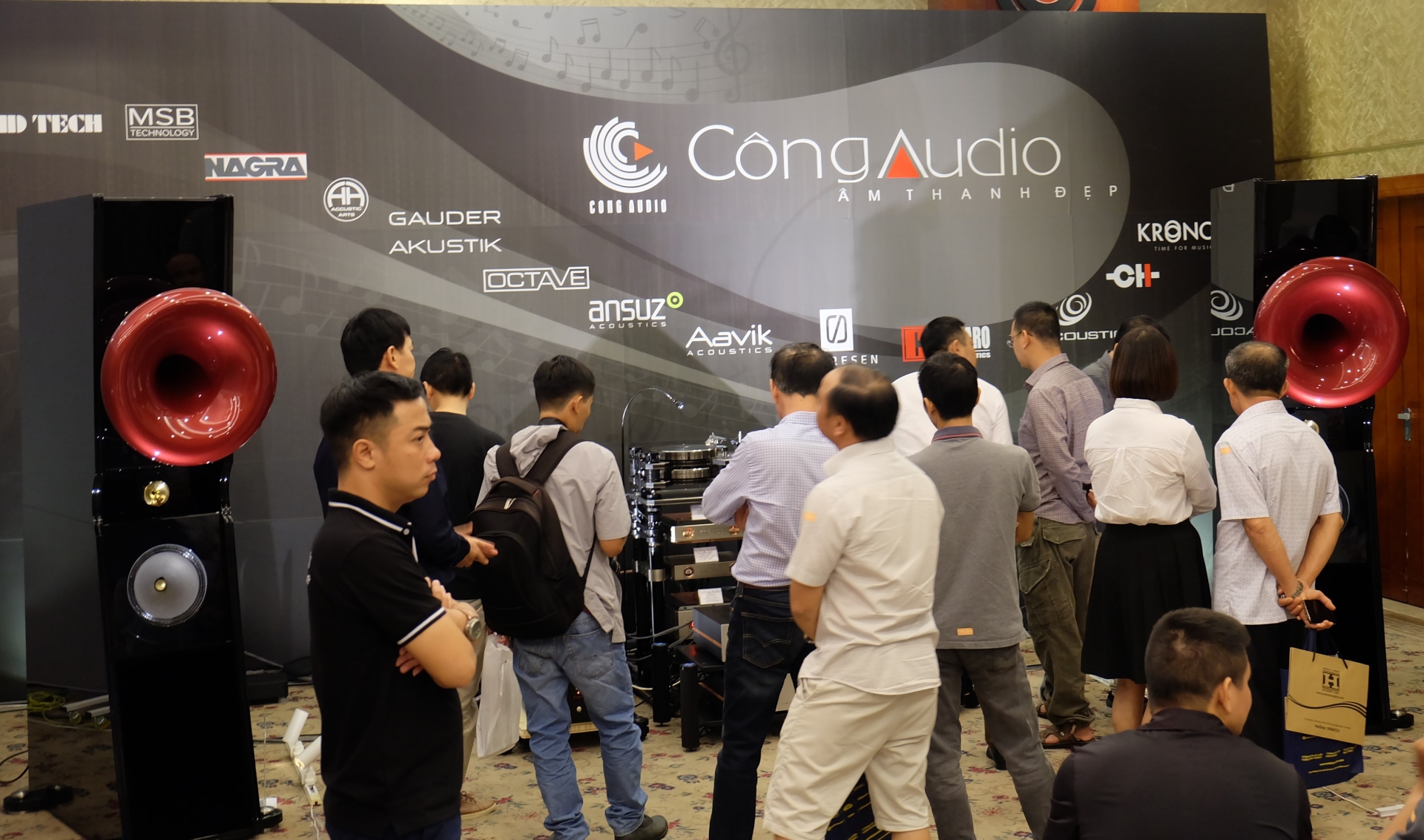 Triển lãm VHS 2019 lập hàng lục kỷ lập về siêu loa trien lam vhs 2019 lap hang luc ky lap ve sieu loa