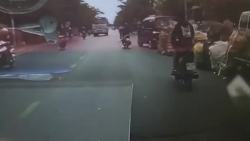 video pha phan xa kho tin cua cong nhan sua ong nuoc suyt bi o to nuot dau