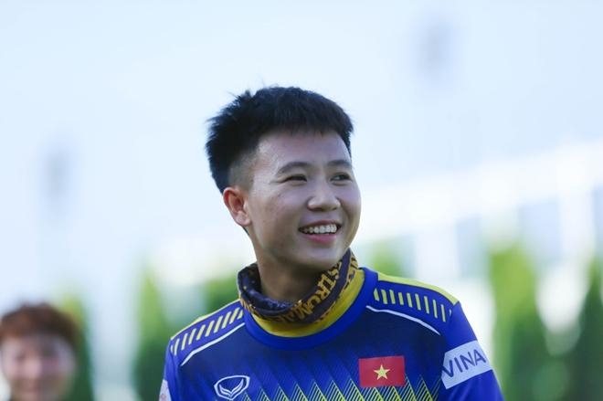 nhung cau thu bong da nu viet nam xinh dep va rang ngoi truoc tran quyet dau thai lan toi 812