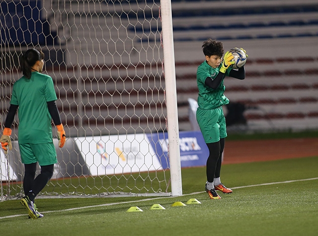 nhung cau thu bong da nu viet nam xinh dep va rang ngoi truoc tran quyet dau thai lan toi 812