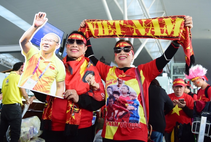 hang tram cdv nhuom do san bay va ben ngoai svd rizal memorial co vu u22 viet nam