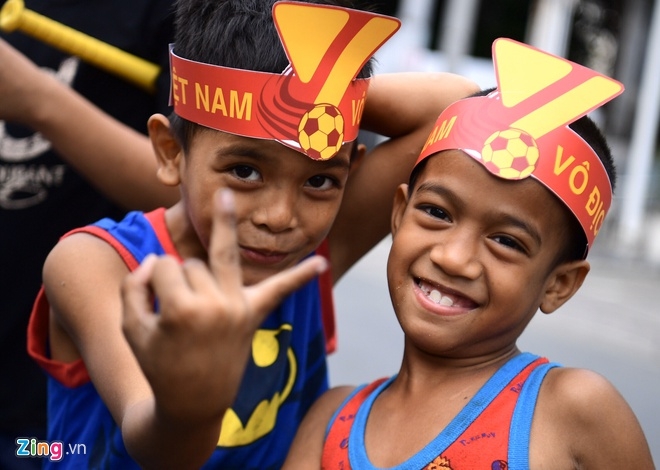 hang tram cdv nhuom do san bay va ben ngoai svd rizal memorial co vu u22 viet nam