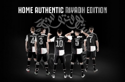 soi chiec xe ca the gioi chi co 10 cai cronaldo vua duoc tang sinh nhat